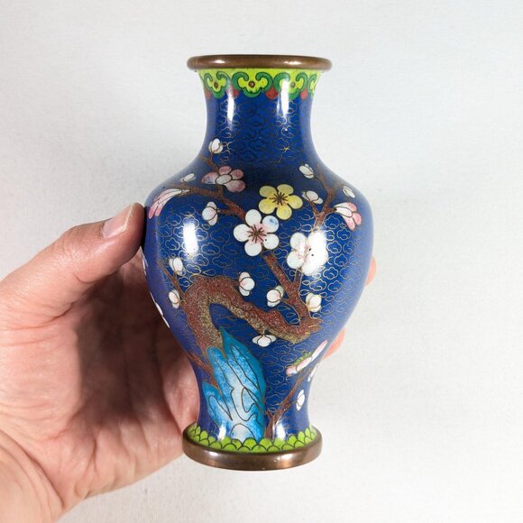 Small Blue Cloisonne vase 5 1/4" / 13 cm, Cherry blossom tree and Blue bird - Picture 3 of 10